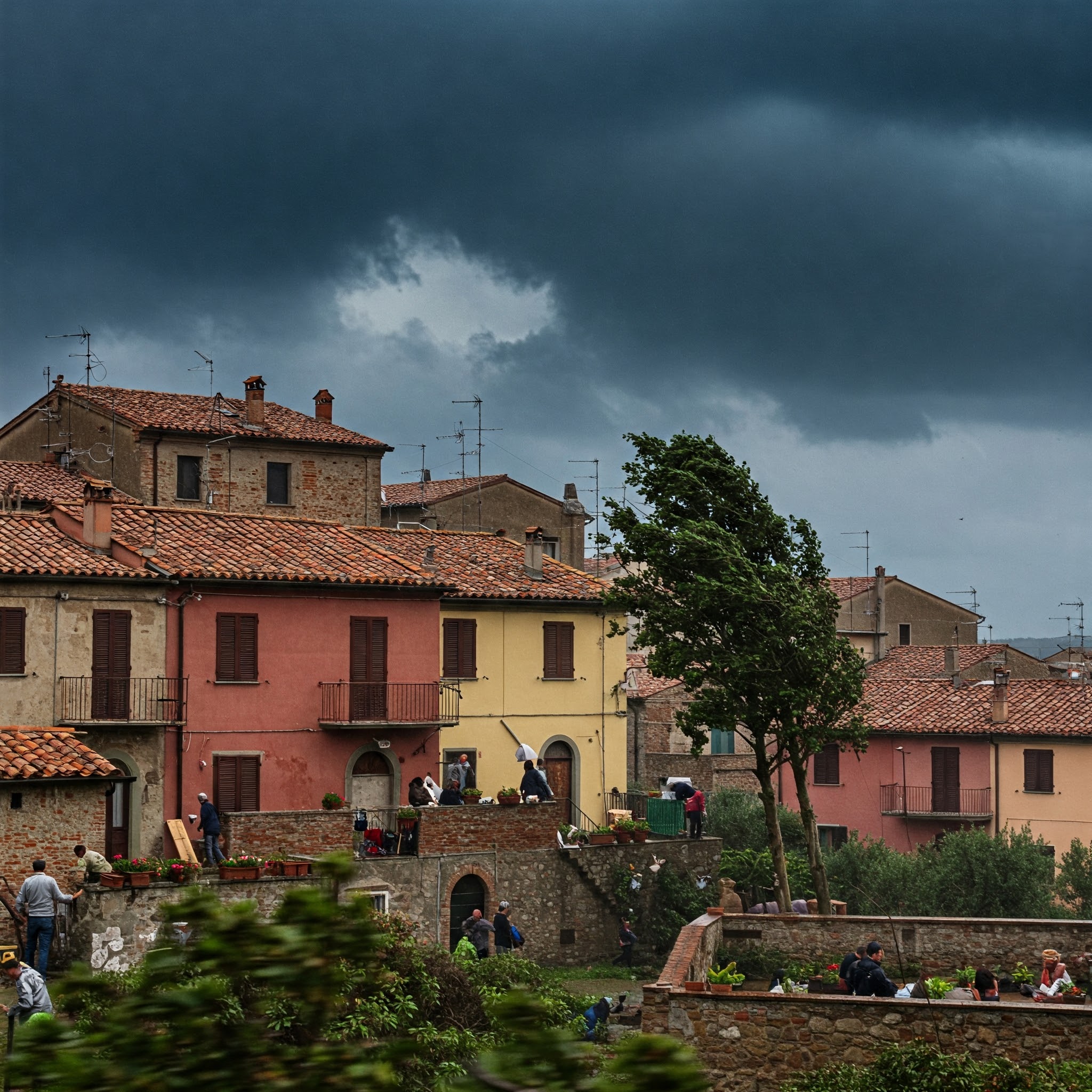 Prepararsi alle Tempeste e ai Forti Venti in Italia: Come Proteggere la Tua Casa e la Tua Sicurezza